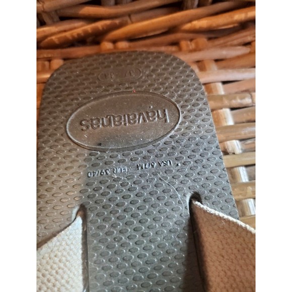 Havaianas Flip Flops Size 6-7 - Picture 4 of 6